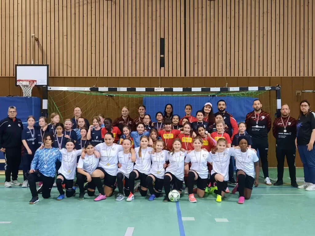 HKM: Spannende Spiele &ndash; Gl&uuml;ckliche Gesichter Frauen- und M&auml;dchen-Mannschaften ermitteln Kreis-Siegerinnen