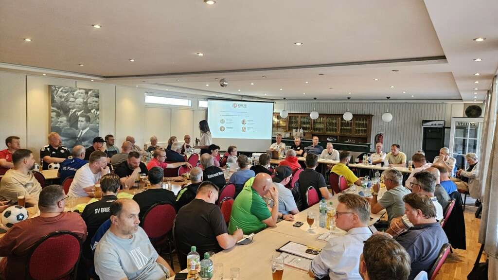 Staffeltag der Senioren stimmt den Fu&szlig;ballkreis Unna-Hamm auf die Saison 2026/2027 ein